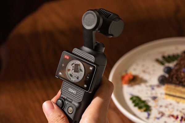 DJI Osmo Pocket 3 Kamera Vlogging yang Muat di Saku Celana