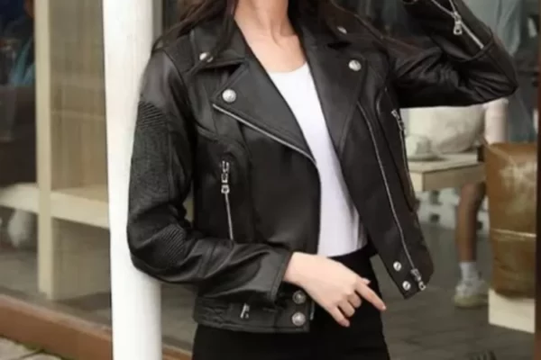 Merk Jaket Kulit Kaum Hawa Tampil Sexy