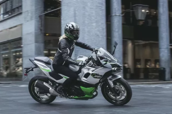 Kawasaki Akan Luncurkan Motor Hybrid Pada Tahun 2024