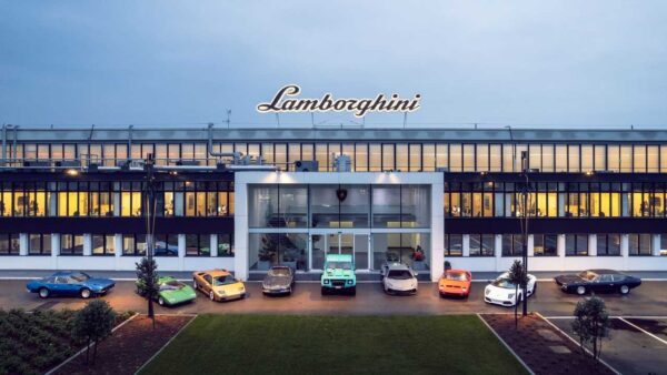 Perusahaan Lamborghini Dengan Desainnya Yang Tajam, Futuristik