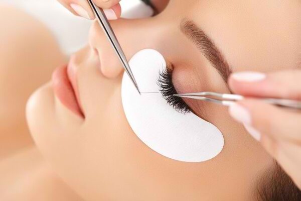 Tampilan Look Barbie Hidup Dengan Eyelash Extension