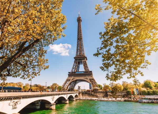 Kota Paris Terkenal Dengan Keindahan Landmark Dan Taman Kota