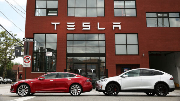 Tesla Menyalahkan Pengemudi Atas Kegagalan Suku Cadang