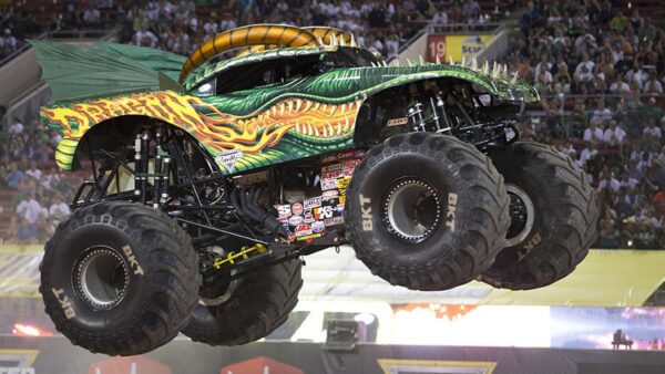 Mobil Truk Monster Rodanya Yang Besar Dan Kekuatan Luar Biasa