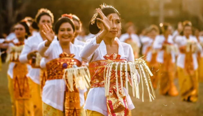 Suku Bali Memancarkan Kekayaan Budaya Yang Mendalam