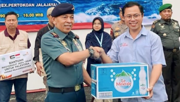 Le Minerale Bersama TNI AL Kirim Bantuan Kemanusiaan Ke Gaza