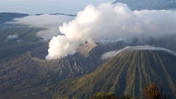 Berita Terkini Aktivitas Gunung Bromo Yang Sedang Meningkat