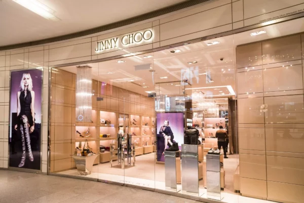 Brand Jimmy Choo Dengan Slogan Kemewahan Bercampur Inovasi