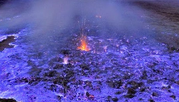 Fenomena Blue Fire Di Kawah Ijen