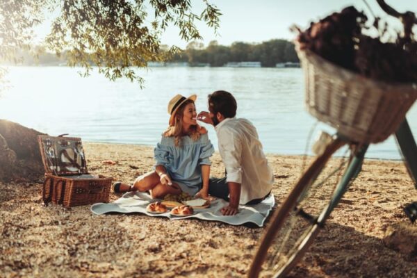 Picnic Date Di Antara Alam Dan Kemesraan Dua Insan