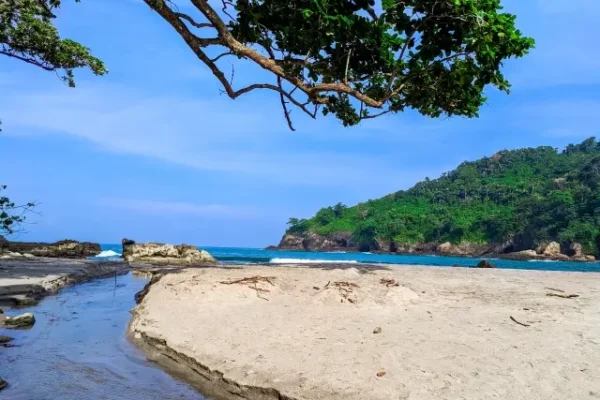 Pantai Kali Kencana Wisata Tersembunyi Pulau Nusakambangan