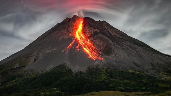 Gunung Merapi Salah Satu Gunung Berapi Yang Masih Aktif