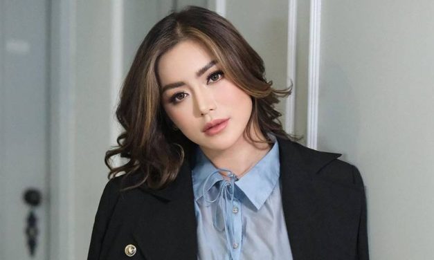 Jessica Iskandar Jalankan Perannya Sebagai Ibu Ketiga Anaknya