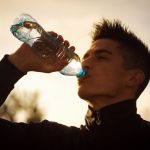 Jangan Tunggu Haus Saat Olahraga, Saran Dokter Cukup Minum