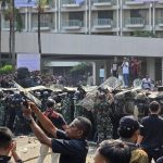 Eksekusi Hotel Sultan Ricuh, Aparat TNI-Polri Di lempari Batu