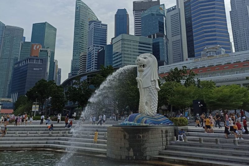 Singapura Naikkan Gaji