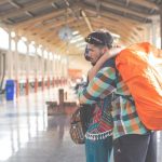 3 Cara Jaga Kedekatan dengan Anak yang Merantau di Kota Lain