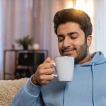 Berhenti Minum Kopi Sebelum Jam Ini agar Tidur Nyenyak
