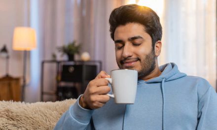 Berhenti Minum Kopi Sebelum Jam Ini agar Tidur Nyenyak