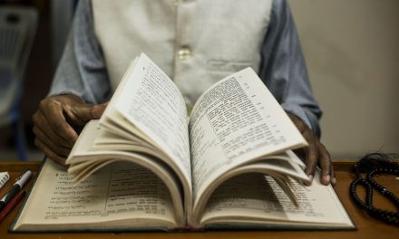 Singapura Bayar Warganya yang Mau Baca Buku 15 Menit