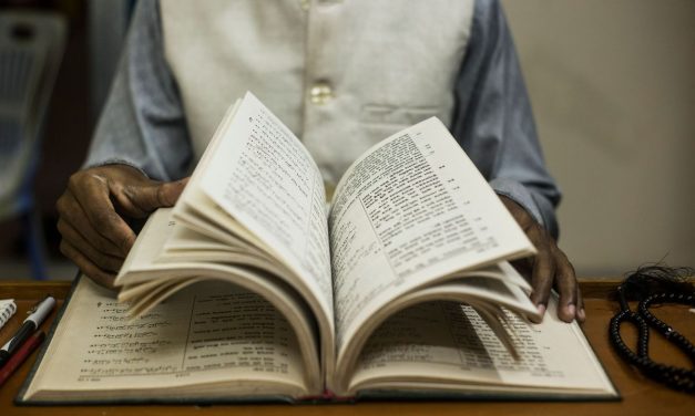 Singapura Bayar Warganya yang Mau Baca Buku 15 Menit
