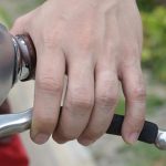 Jangan Biasakan Jari Standby Di Tuas Rem Saat Naik Motor