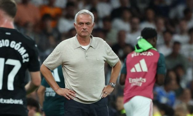 Mourinho Tunda Bahas El Clasico Usai Pangkas Jarak dari FCB