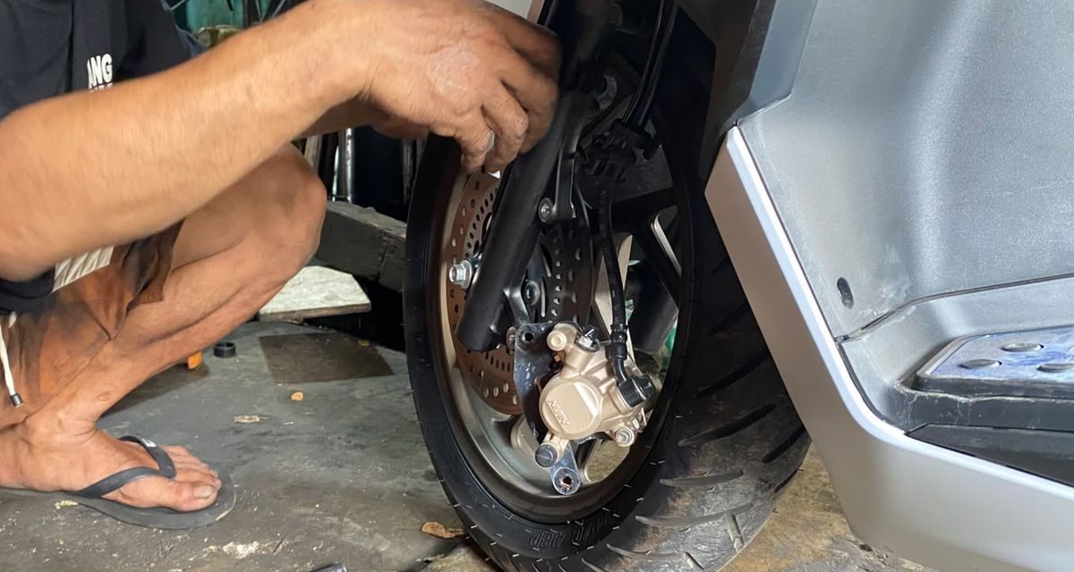 Servis Shockbreaker Depan Motor Harus Sepasang, Ini Sebabnya