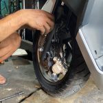Servis Shockbreaker Depan Motor Harus Sepasang, Ini Sebabnya